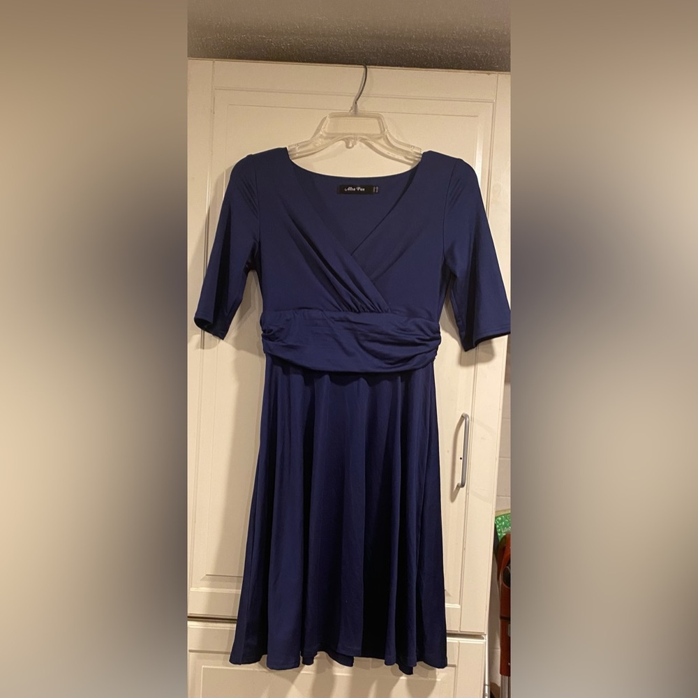 EUC Alisa Pan Elegant Blue midi dress size 6